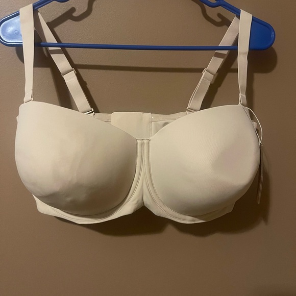 Skims Fits Everybody Strapless Bra - Picture 2 of 5